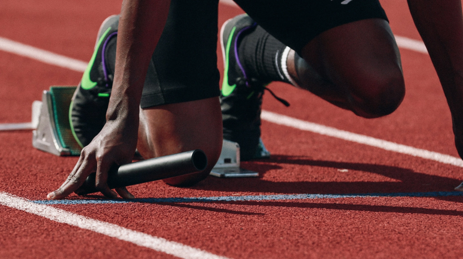 Runner at a starting line, illustrating the mental coach website project